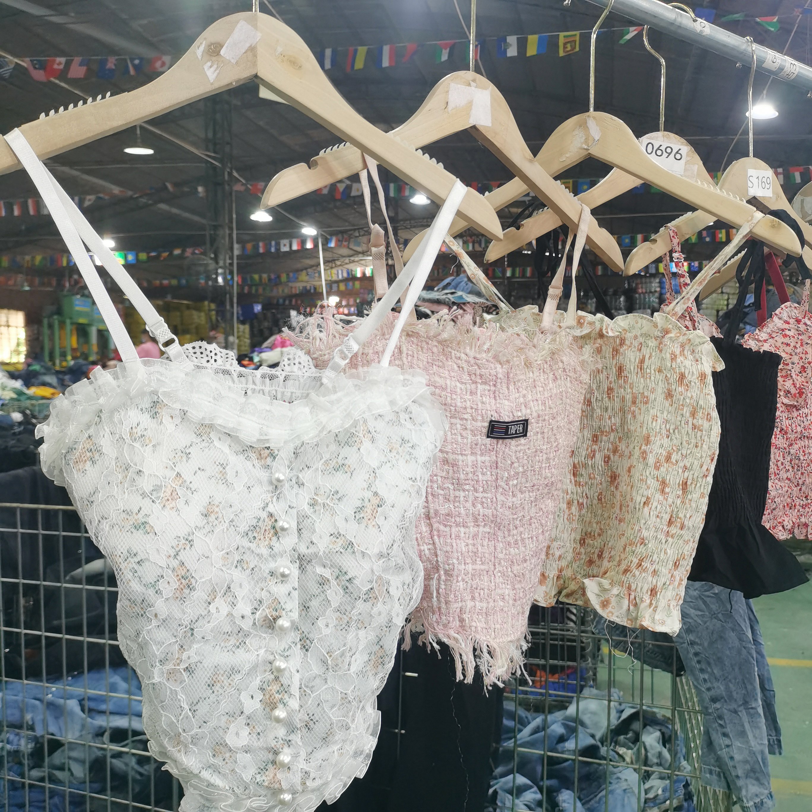 2024 Spicy Girl Strap Second hand Top Women's Clothing 58 kg 90 kg used clothes bales