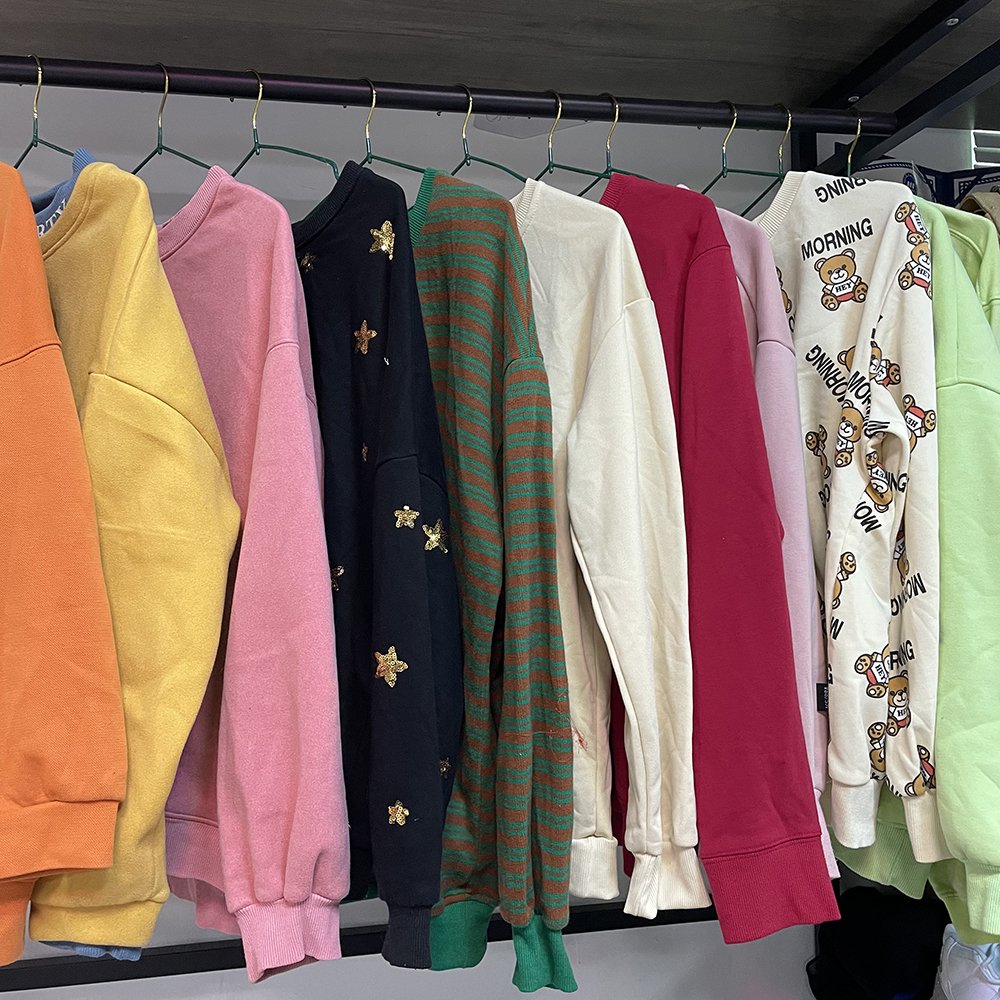 Wholesale of used winter clothing round neck hoodies for men bulk mixed clothing bales for second-hand winter clothing