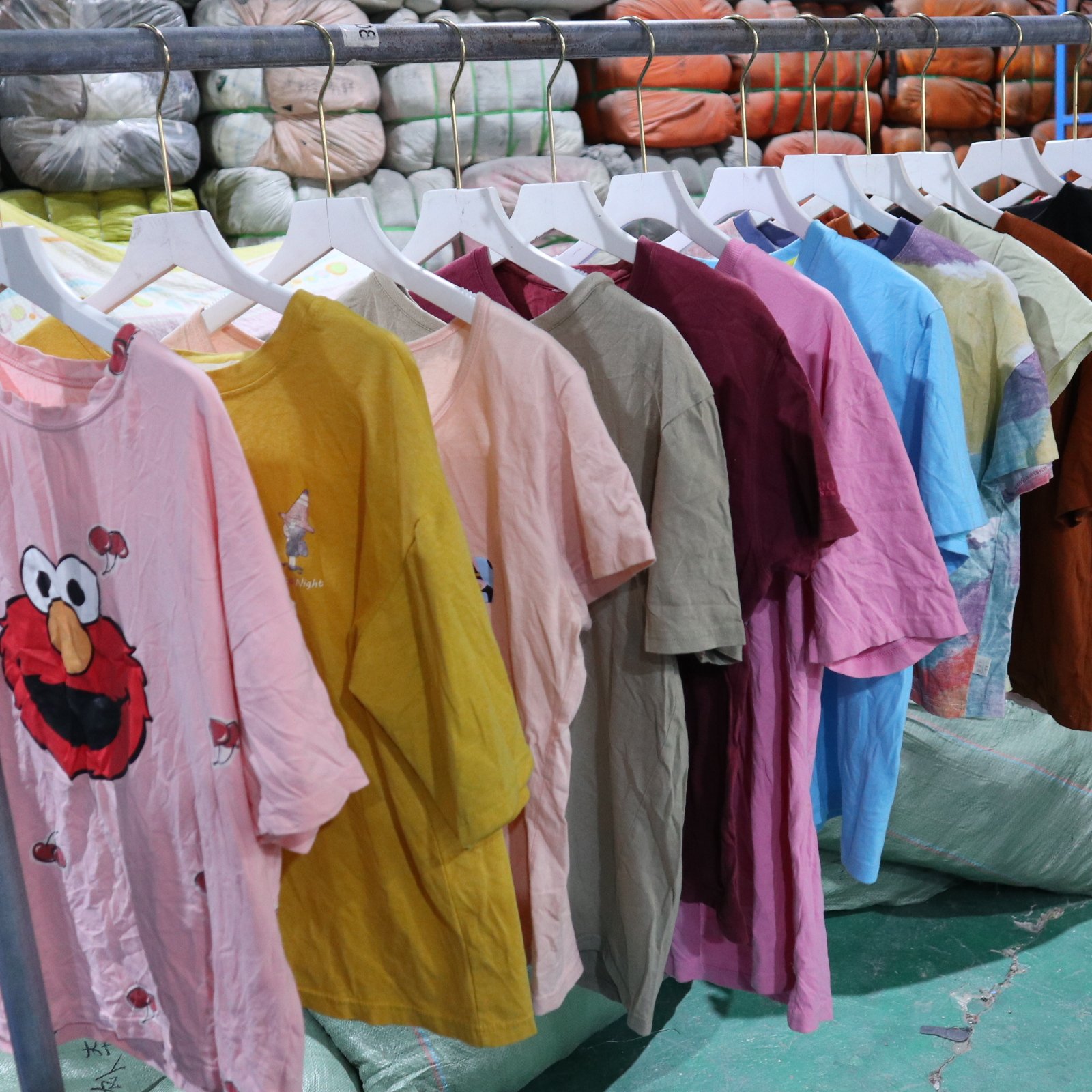 Women's T-shirts second hand clothing factory lot of used clothes fashionable and clean used clothes for ladies