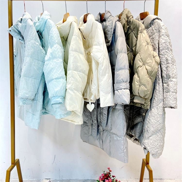stock cut label second-hand down jacket tail stock wholesale discount women's used clothing stock clearance