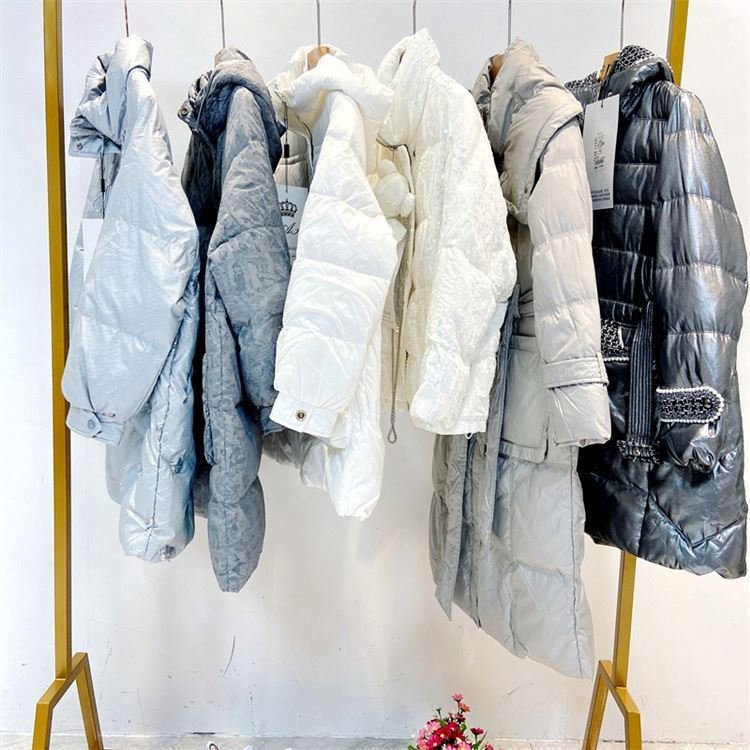 stock cut label second-hand down jacket tail stock wholesale discount women's used clothing stock clearance