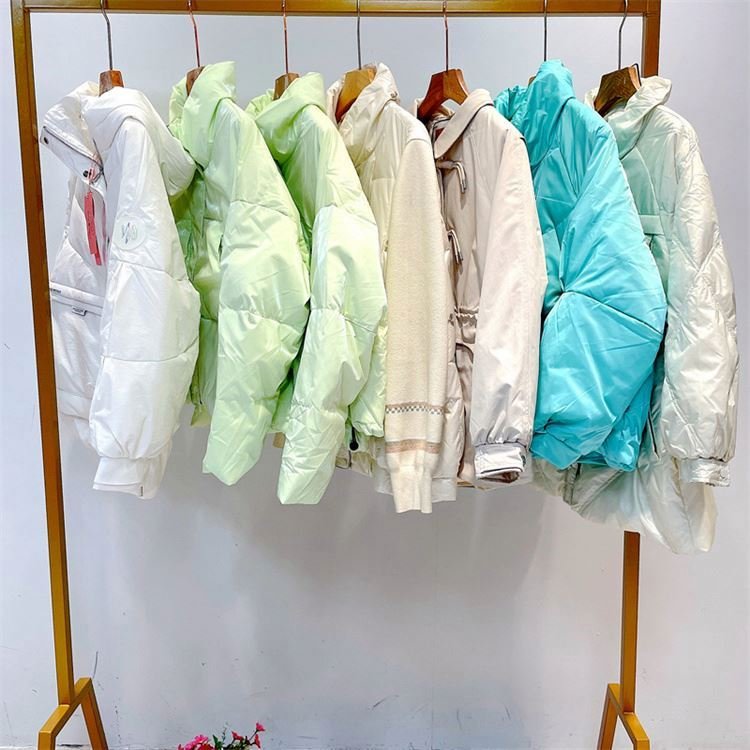 stock cut label second-hand down jacket tail stock wholesale discount women's used clothing stock clearance