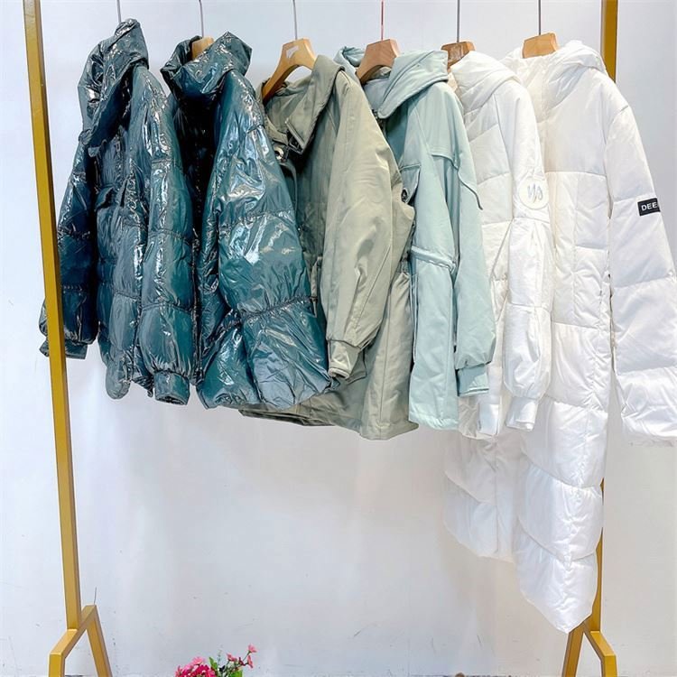 stock cut label second-hand down jacket tail stock wholesale discount women's used clothing stock clearance