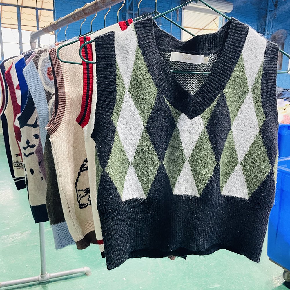 Winter second-hand colored sweater vest second-hand wide wool vest used clothing bales