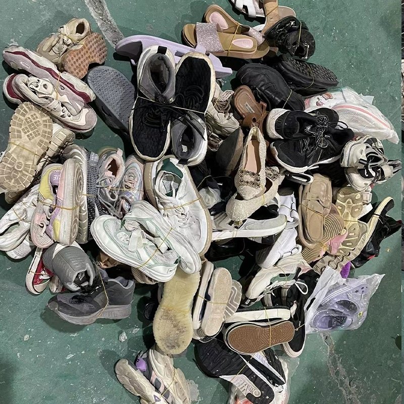 Used clothes used sneakers shoes for man second hand shoes stock