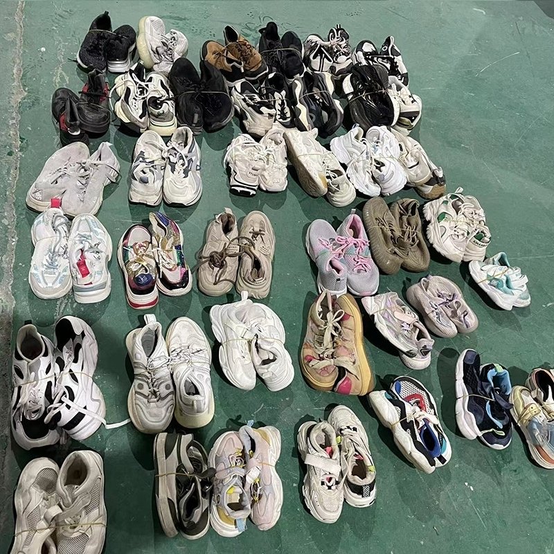 Used clothes used sneakers shoes for man second hand shoes stock