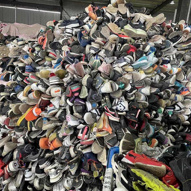 Used clothes used sneakers shoes for man second hand shoes stock