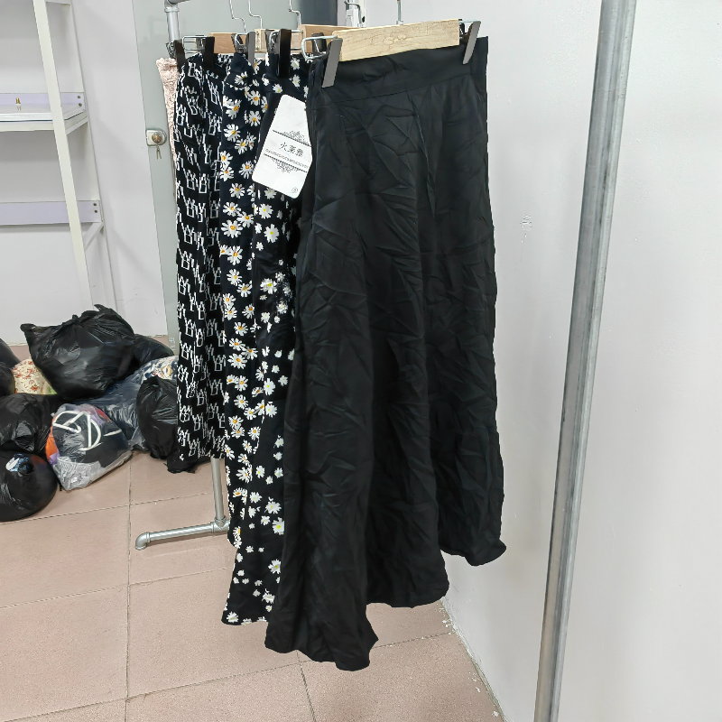 2023 beautiful used fashion women dress bundle used clothing Second hand skirt for women