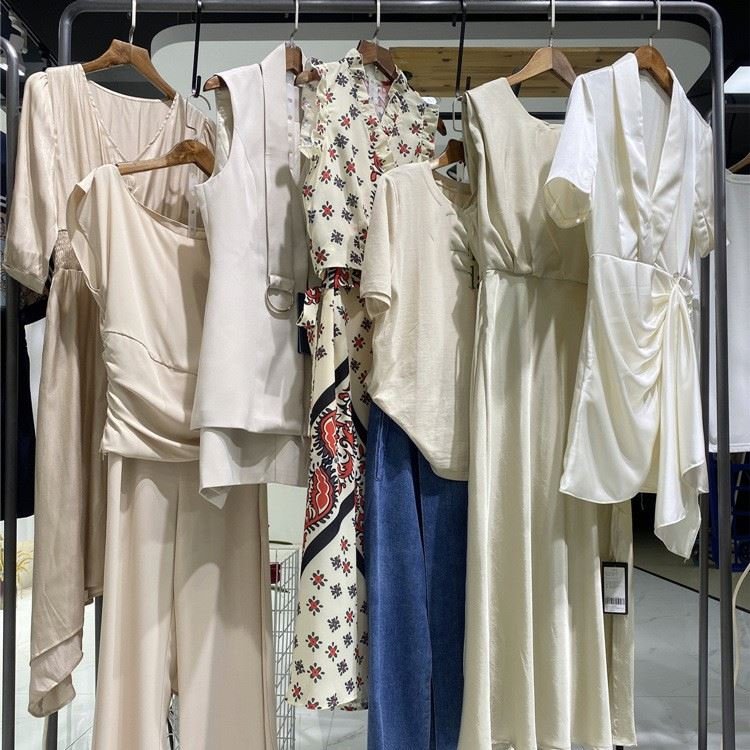 2023 Spring Summer Women Dress Brand Discount Women's Wear Wholesale Clearance Used Clothes