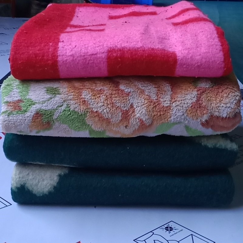 Hot Sale Super Warm 50KG in Bale Good Quality Thin and Heavy Used Flannel Blanket Secondhand Blanket used Clothes