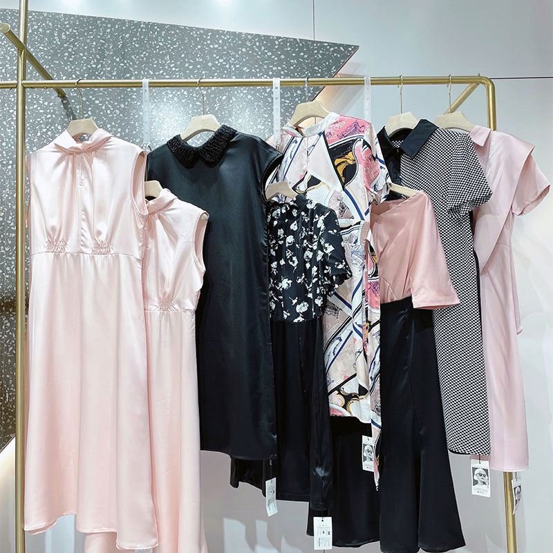 Wholesale of second-hand summer clothing stock women fashion used clothes dress