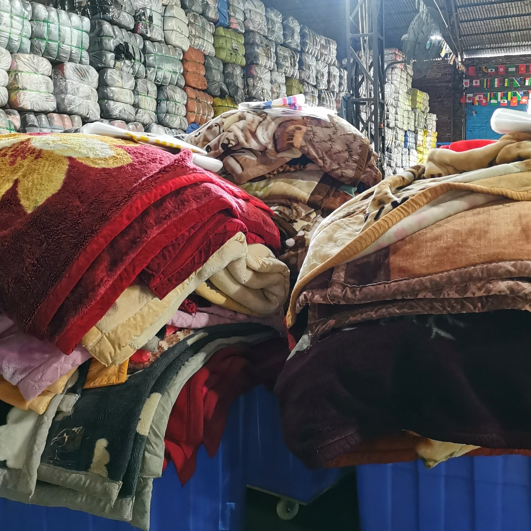 2024 Cheap blankets high-quality winter thick blankets used blankets cleaning second hand clothing bales