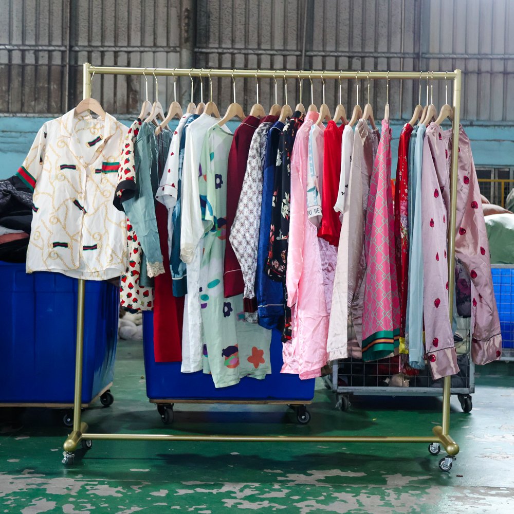 Used Adult Silk Pajama Night Wear Premium Second Hand Summer Clothing Top Pant Ukay Bale Trendy Used Clothes Wholesale