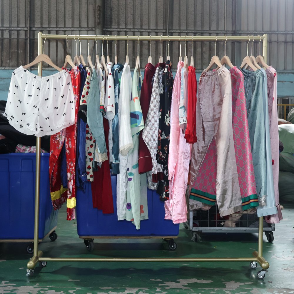 Used Adult Silk Pajama Night Wear Premium Second Hand Summer Clothing Top Pant Ukay Bale Trendy Used Clothes Wholesale