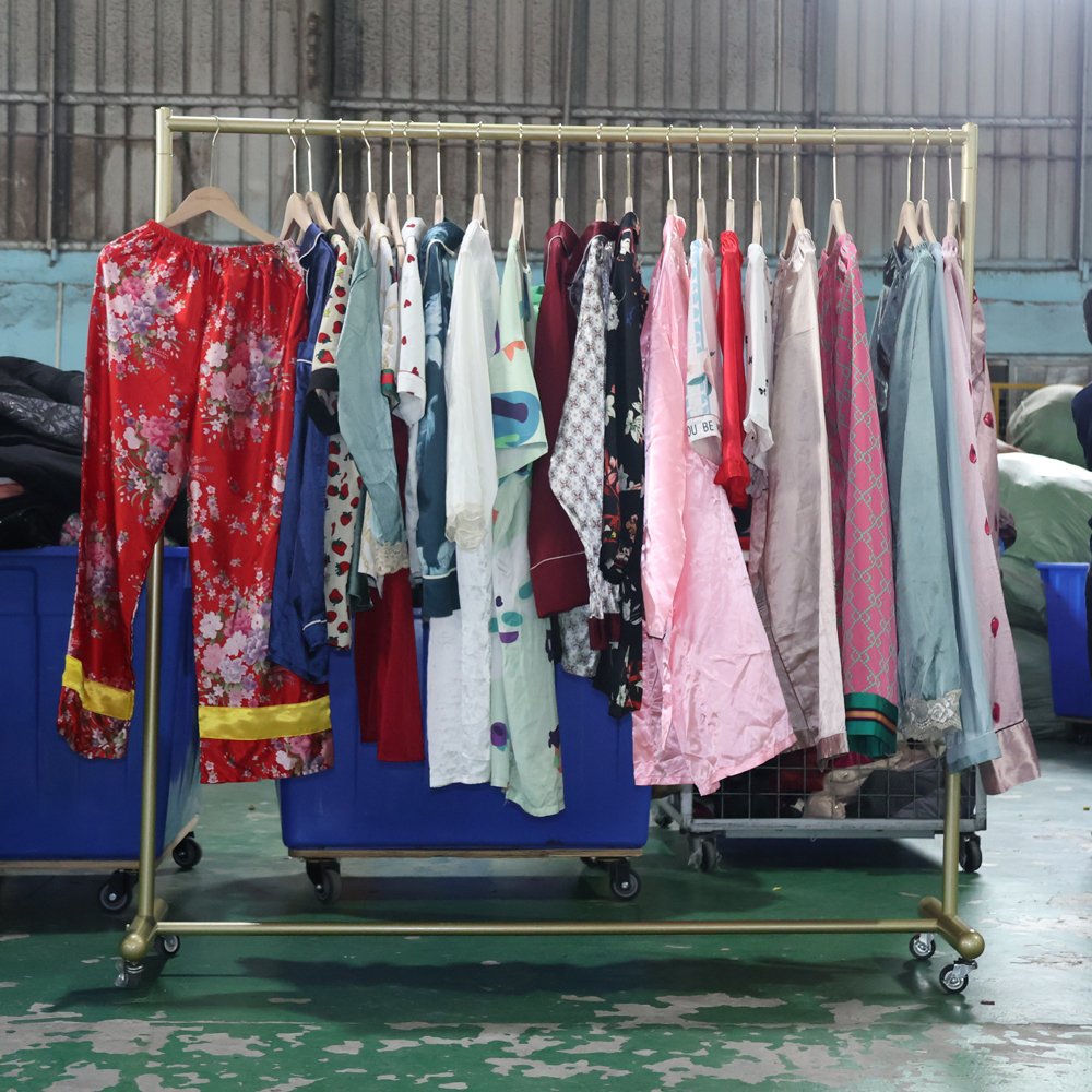 Used Adult Silk Pajama Night Wear Premium Second Hand Summer Clothing Top Pant Ukay Bale Trendy Used Clothes Wholesale