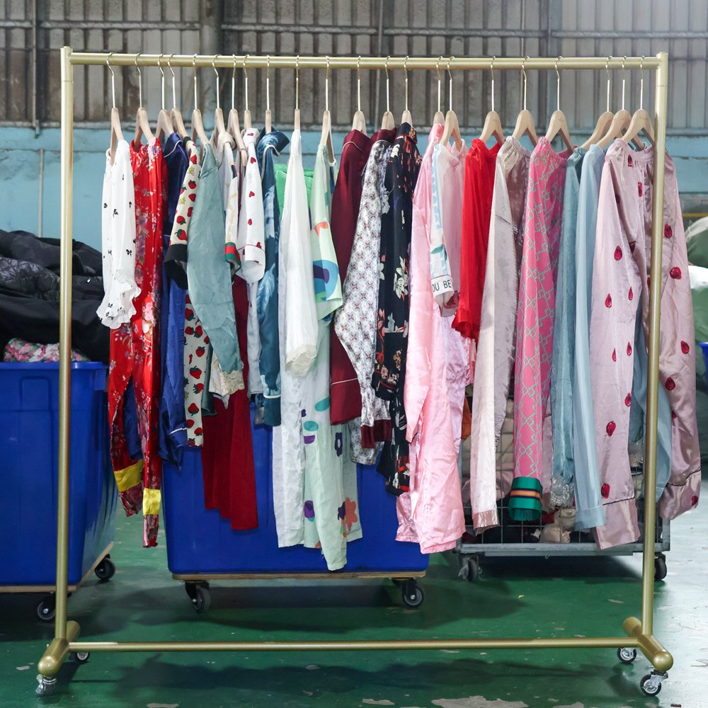Used Adult Silk Pajama Night Wear Premium Second Hand Summer Clothing Top Pant Ukay Bale Trendy Used Clothes Wholesale