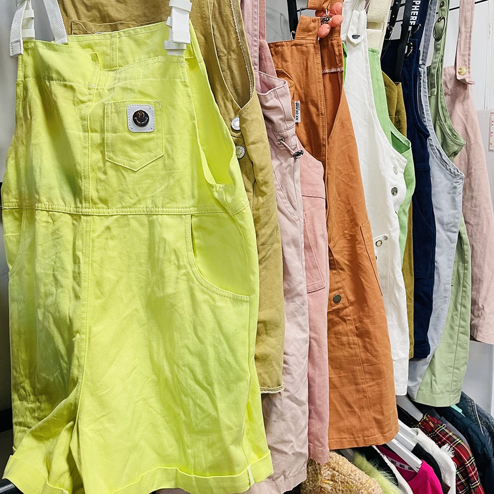 fashion style design second hand ladies denim suspenders dress colourful used clothes women denim skirt short for sale