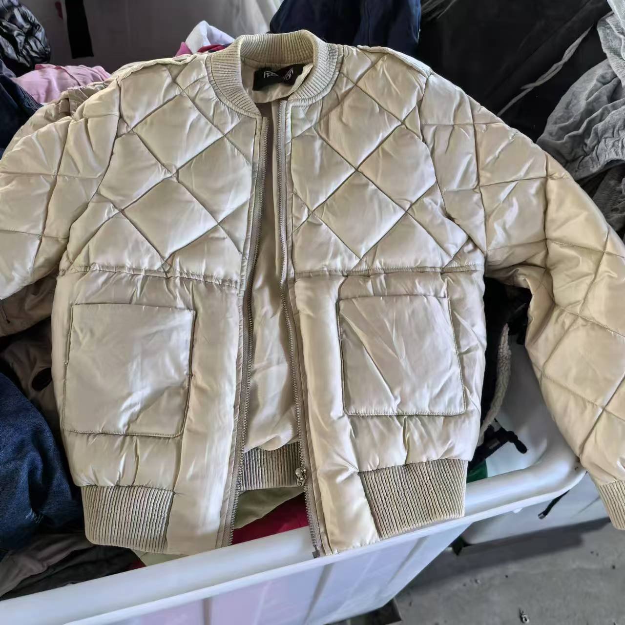 Import Used Clothes To In India Vip Secondhand Winter Heavy Padded Men And Women Jacket Coat In Germany Ropa Usada
