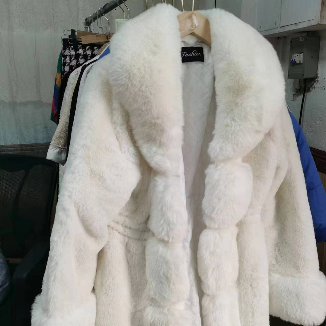 Used fur coat women wholesale in bales Winter women's soft fur coat second hand clothing