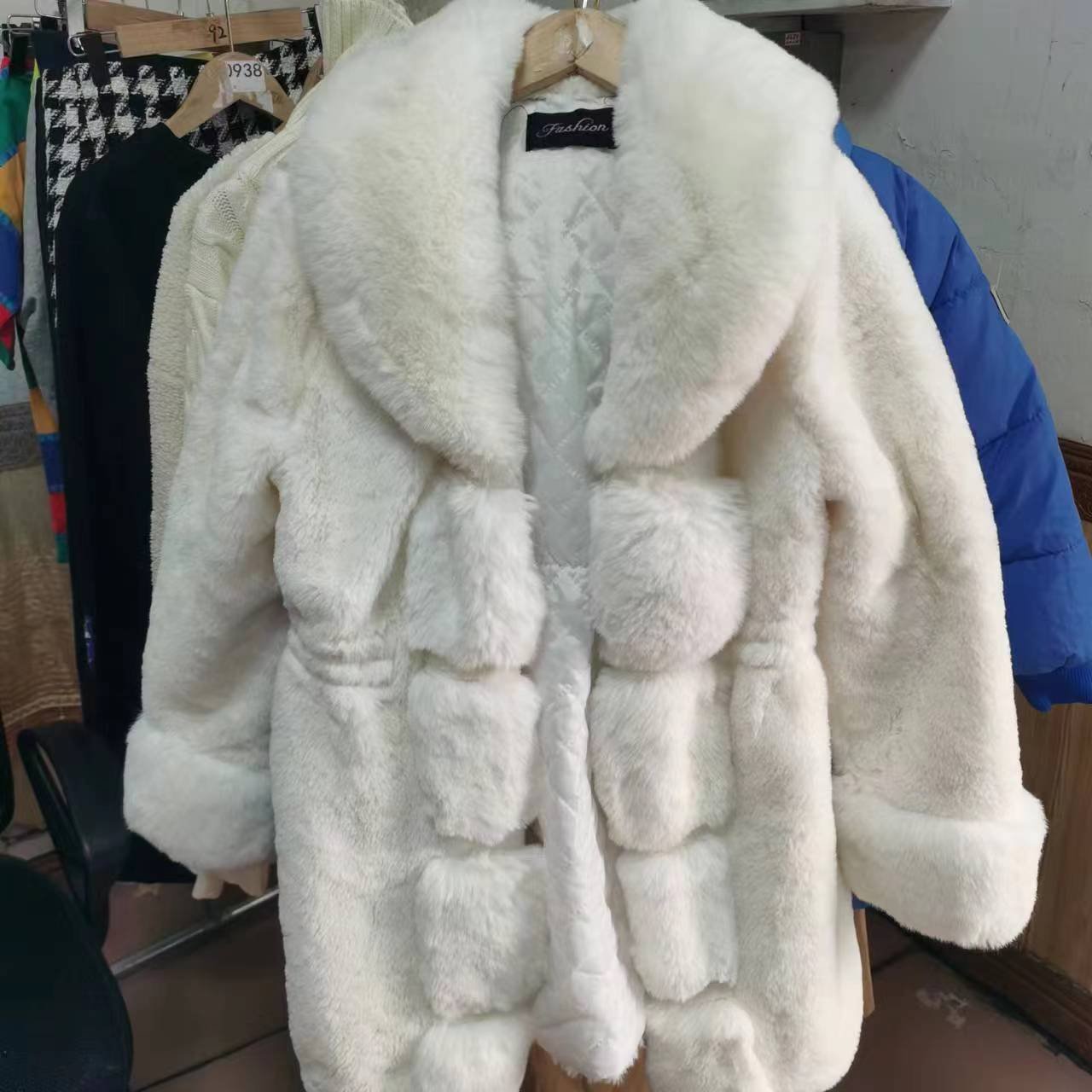Used fur coat women wholesale in bales Winter women's soft fur coat second hand clothing