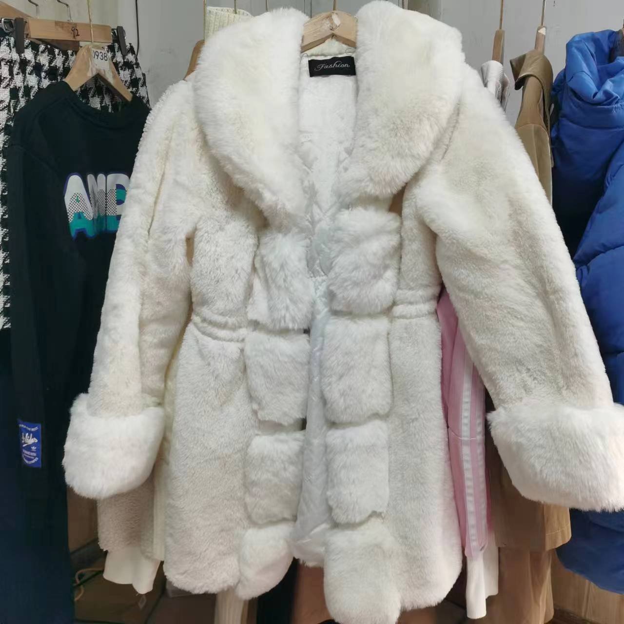 Used fur coat women wholesale in bales Winter women's soft fur coat second hand clothing