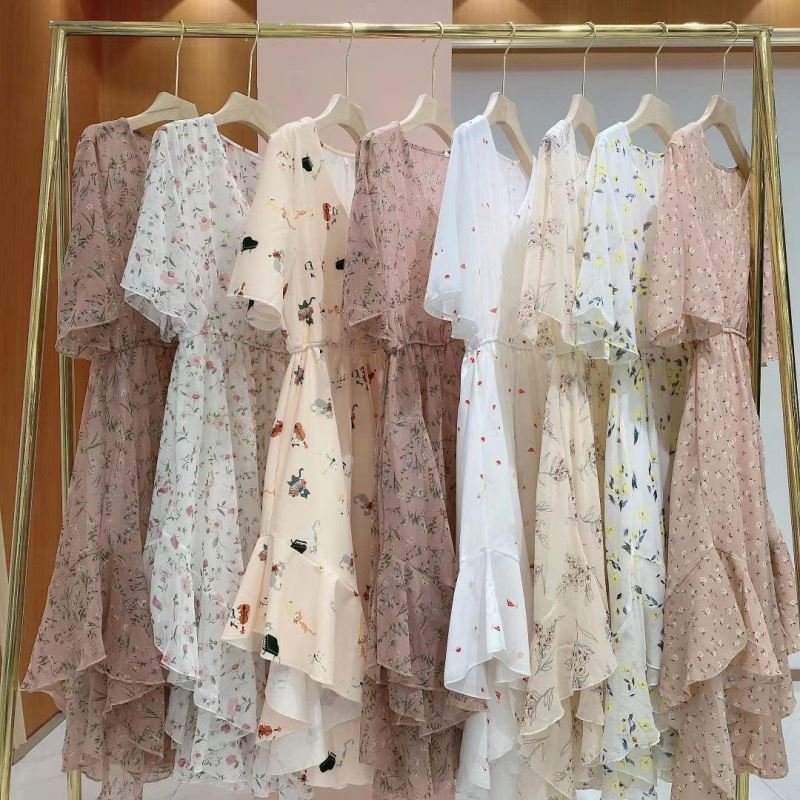 Wholesale of new miscellaneous floral dresses and lady dresses stock dress