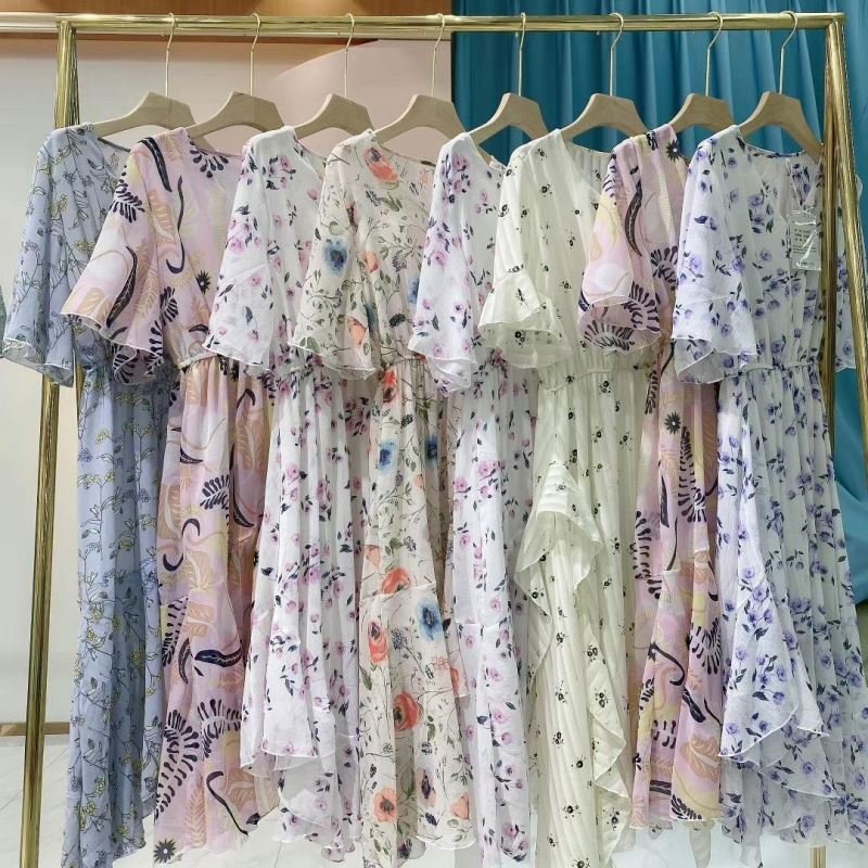 Wholesale of new miscellaneous floral dresses and lady dresses stock dress