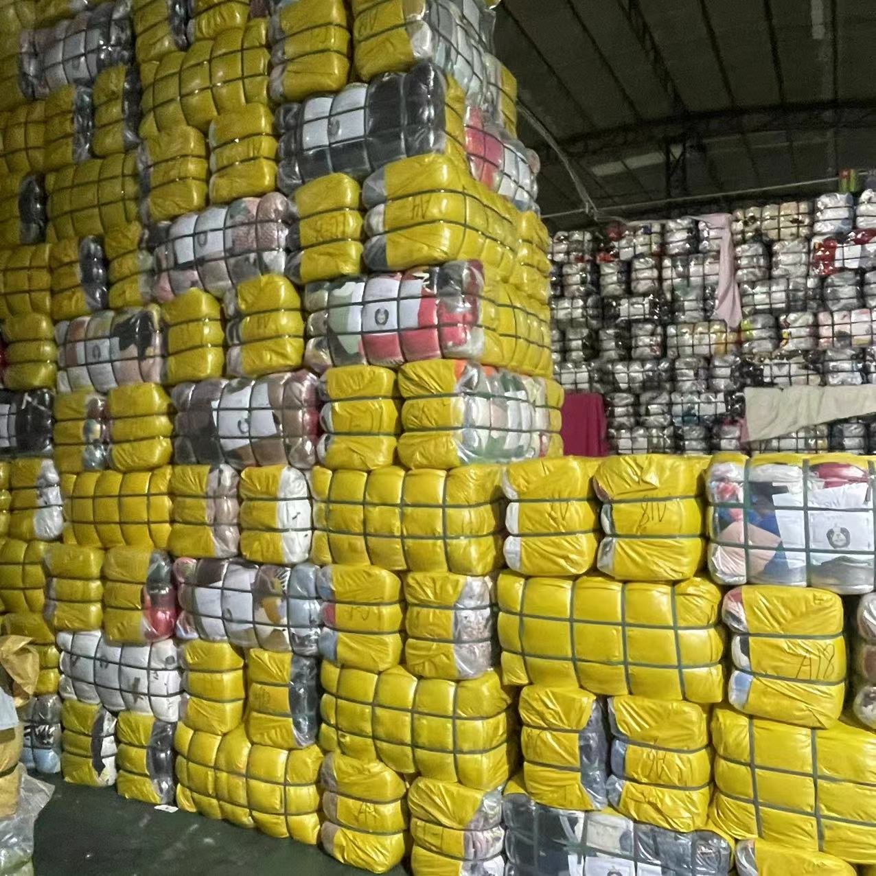 Wholesale of second-hand clothes with good quality Hissen Uk Branded Used Clothes Bales For Men Hop Hip T-shirt Over Size