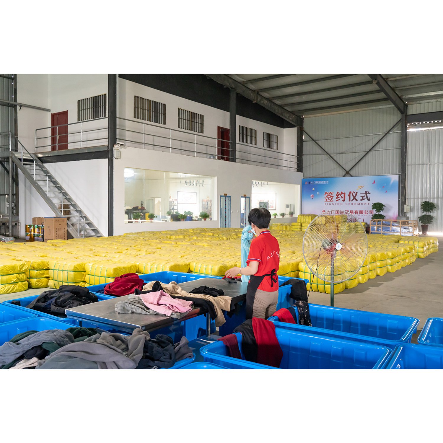Second Hand Women Clothes Used Pants and Jeans Stock Hot Selling 45-100 Kg Used Summer Dress Adults For Women