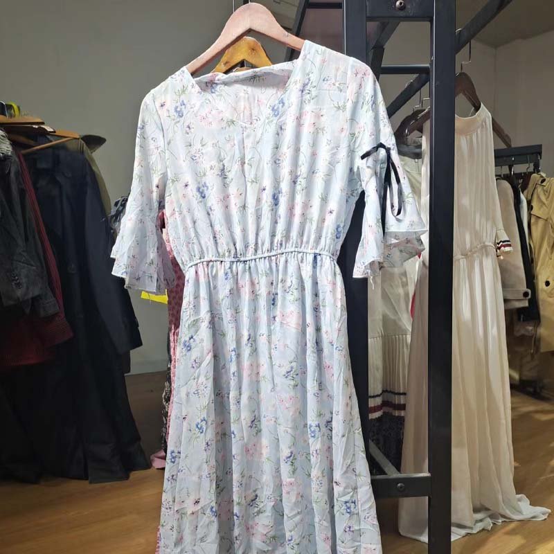 Second Hand Clothes Women's Mix Style Stock Used Dresses T-shirts Thrift Shirts Pants Skirts Used Clothes