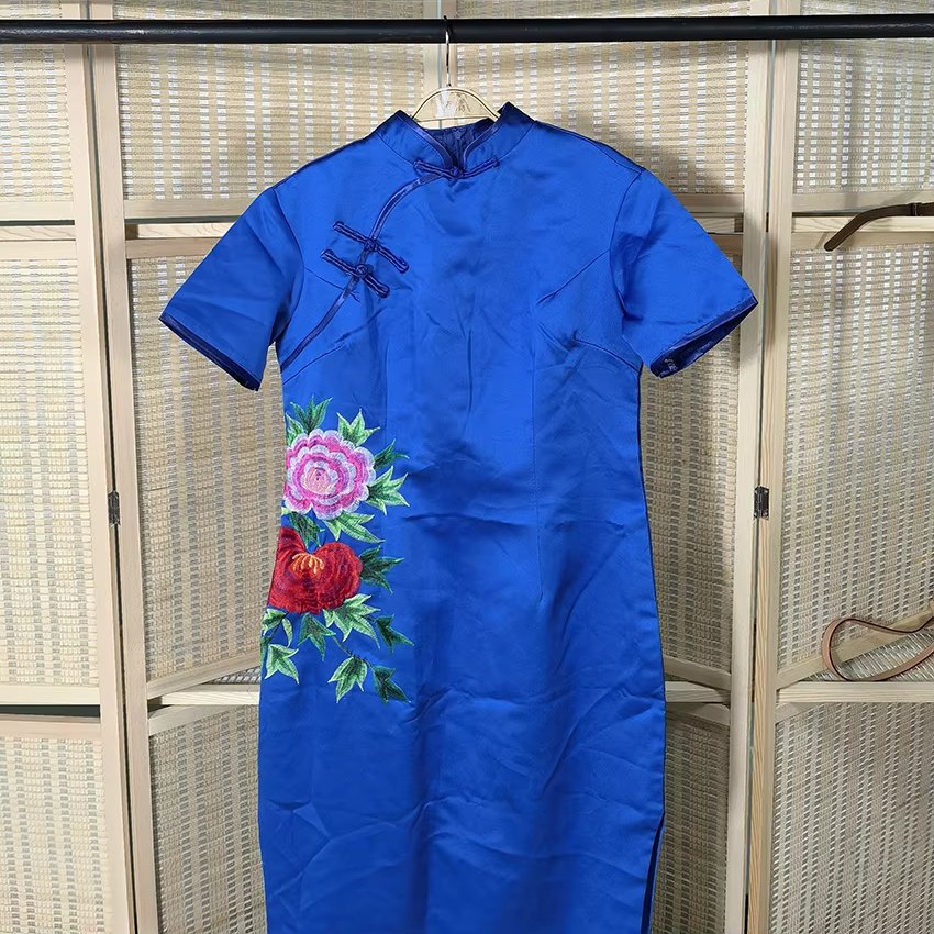 Wholesale High Quality Chinese Dress Elegant Silk Satin Second Hand Cheongsam Used Clothes