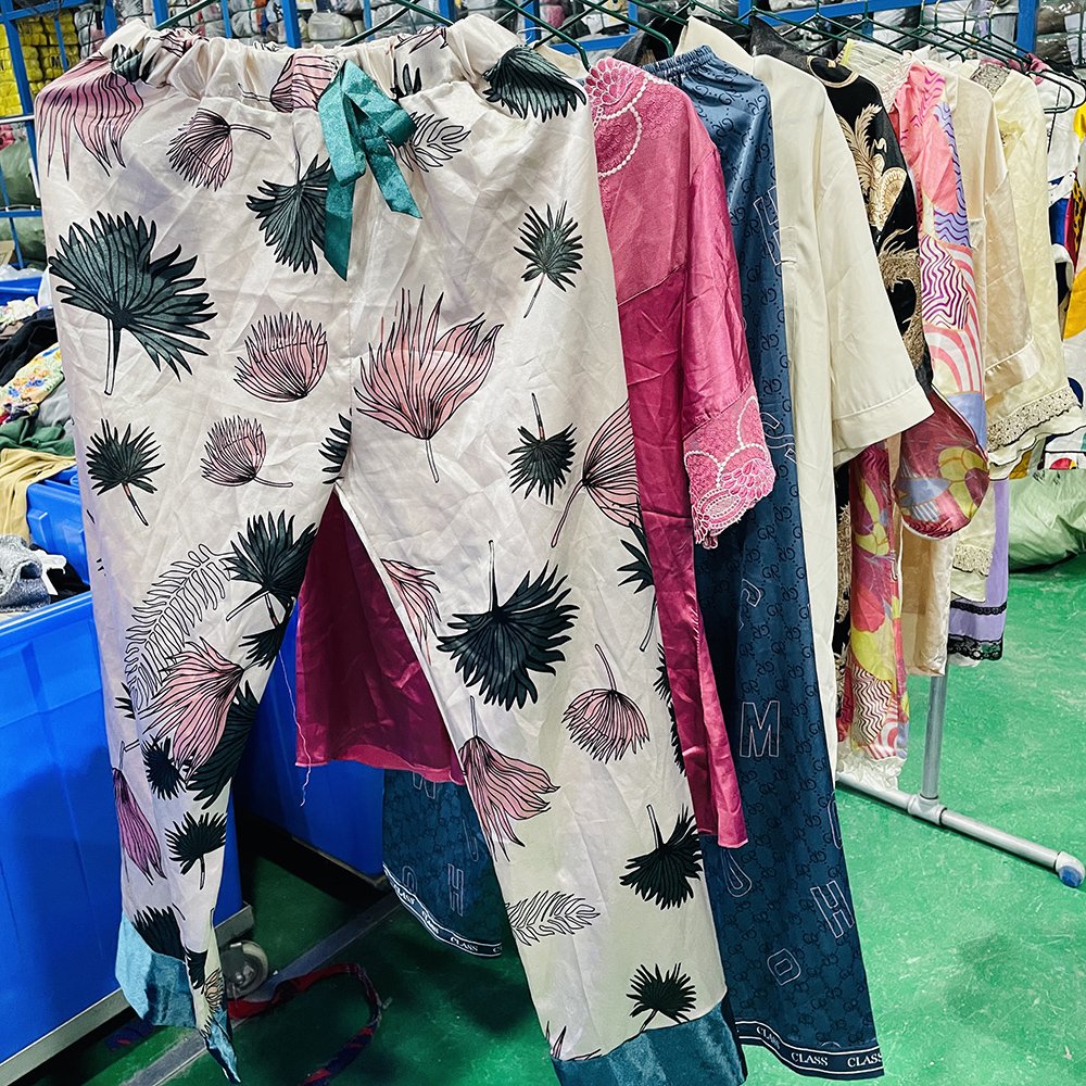 Great Quality Nightwear Men Used Clothes Bale Used Silk Pajamas Used Clothes For Men And Women