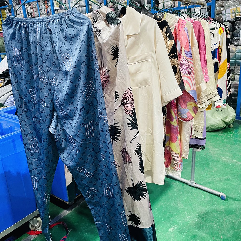 Great Quality Nightwear Men Used Clothes Bale Used Silk Pajamas Used Clothes For Men And Women