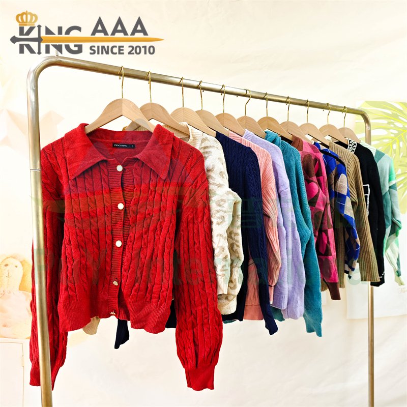 Wholesale Thick Cardigan Short Sweater Winter Ladies Casual Coat Knitted Long Sleeve Wear Sweater Used Clothing Clothes Bales