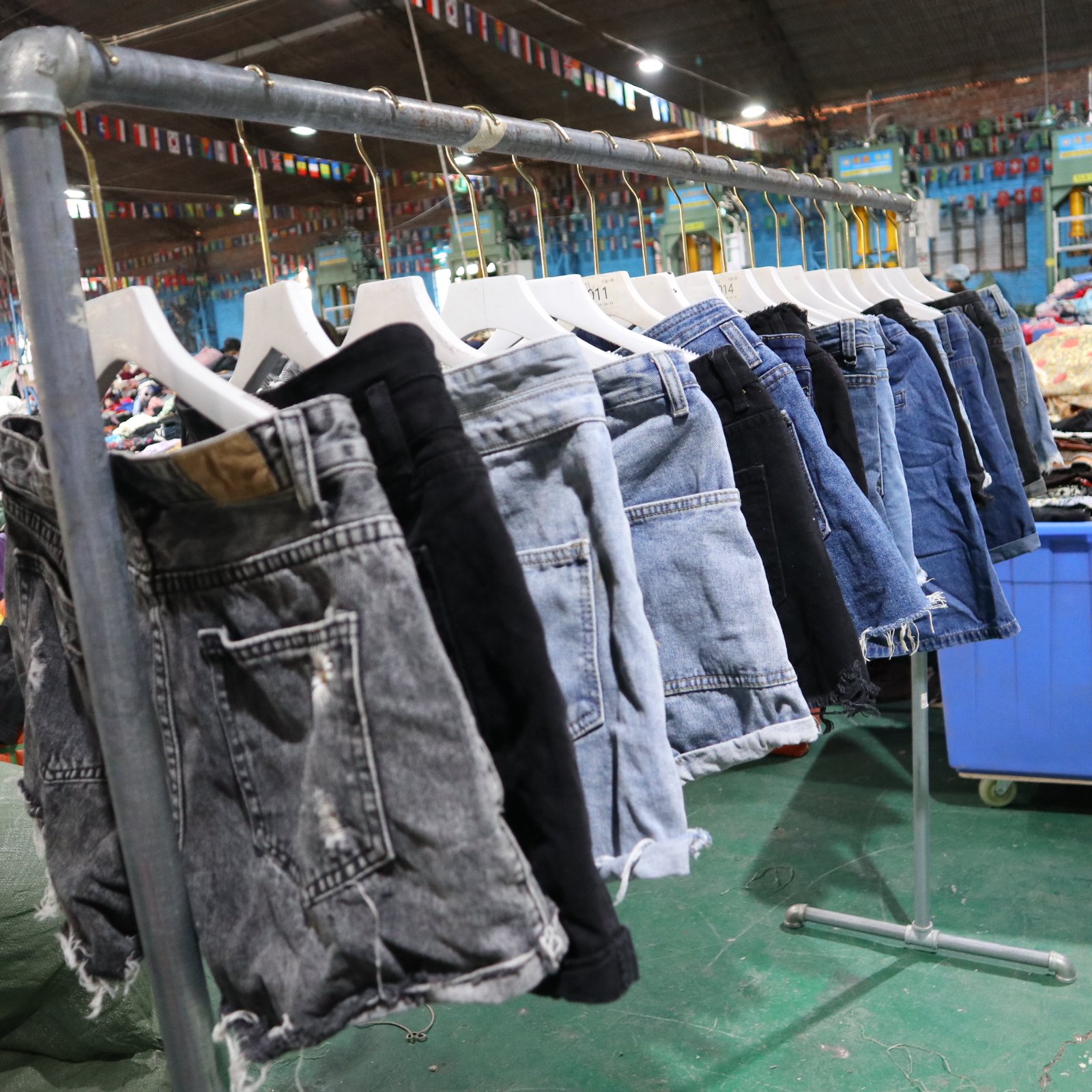 Second Hand Clothing Wholesale Used High Quality Summer Fashion Baggy Denim Shorts For Women Denim Stock