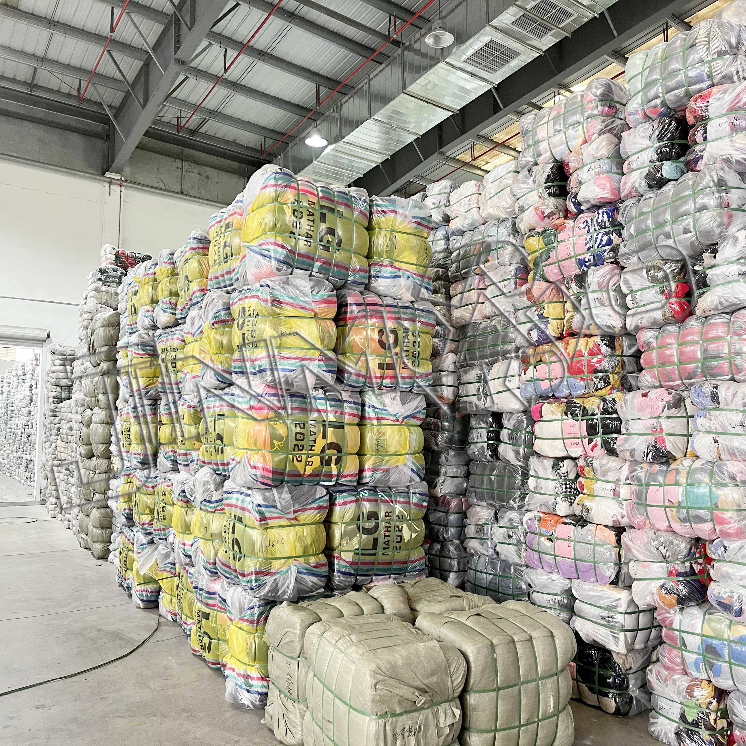 20ft 40ft container apparel stock ukay bales mixed grade A B cotton lady men children mixed used clothes bulk