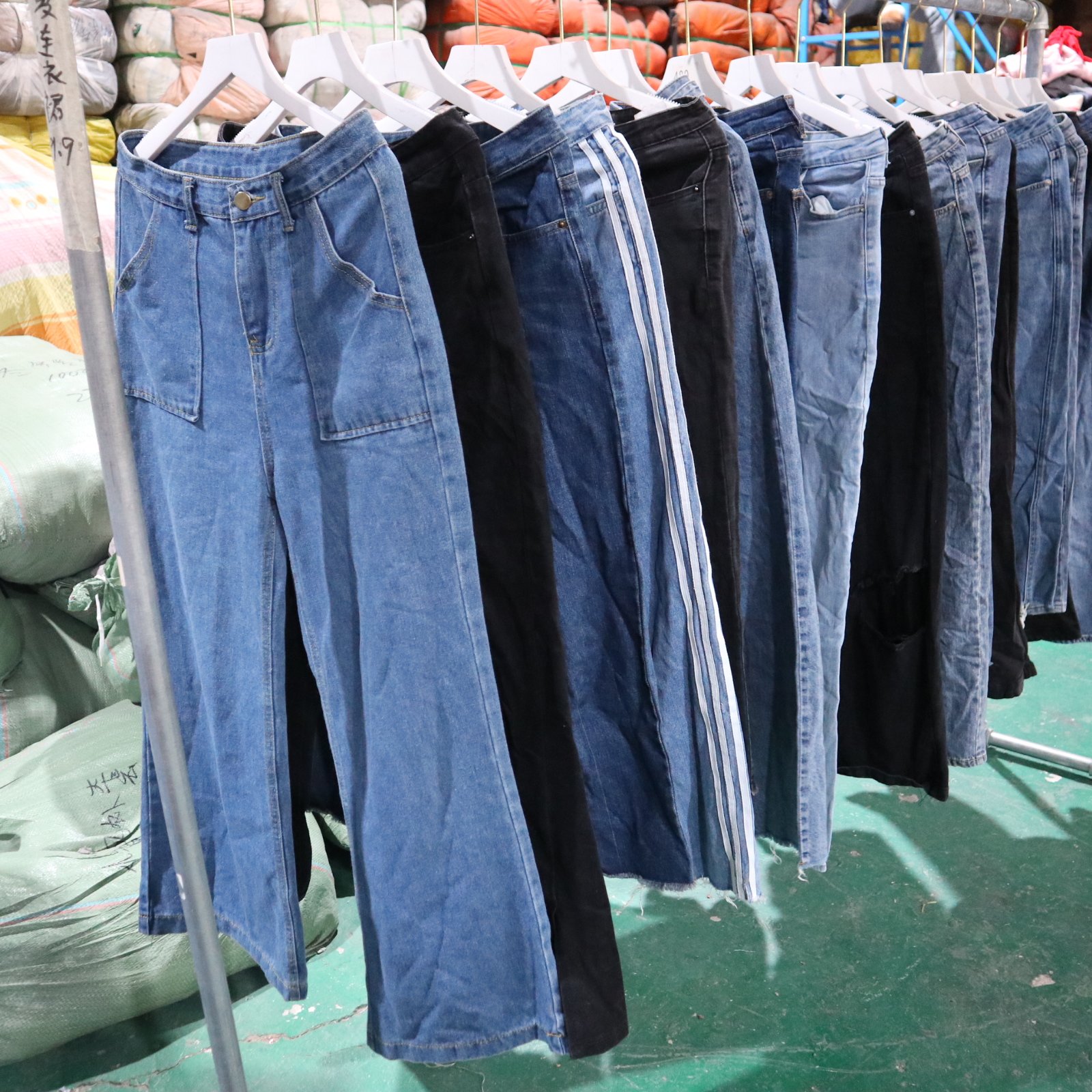 Wide Leg And Baggy Pants Used Clothes 100 Kg Bale Stock Used Clothing Wholesale Summer For Women Denim