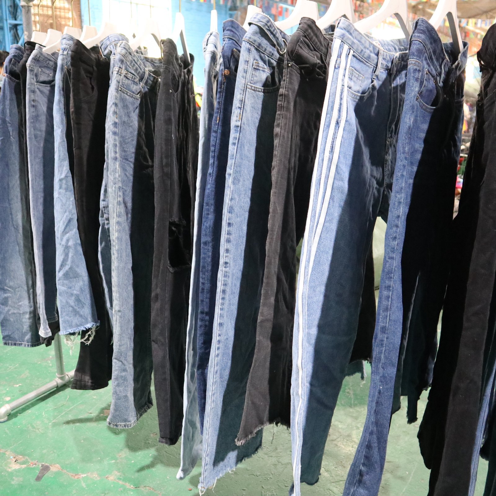 Wide Leg And Baggy Pants Used Clothes 100 Kg Bale Stock Used Clothing Wholesale Summer For Women Denim
