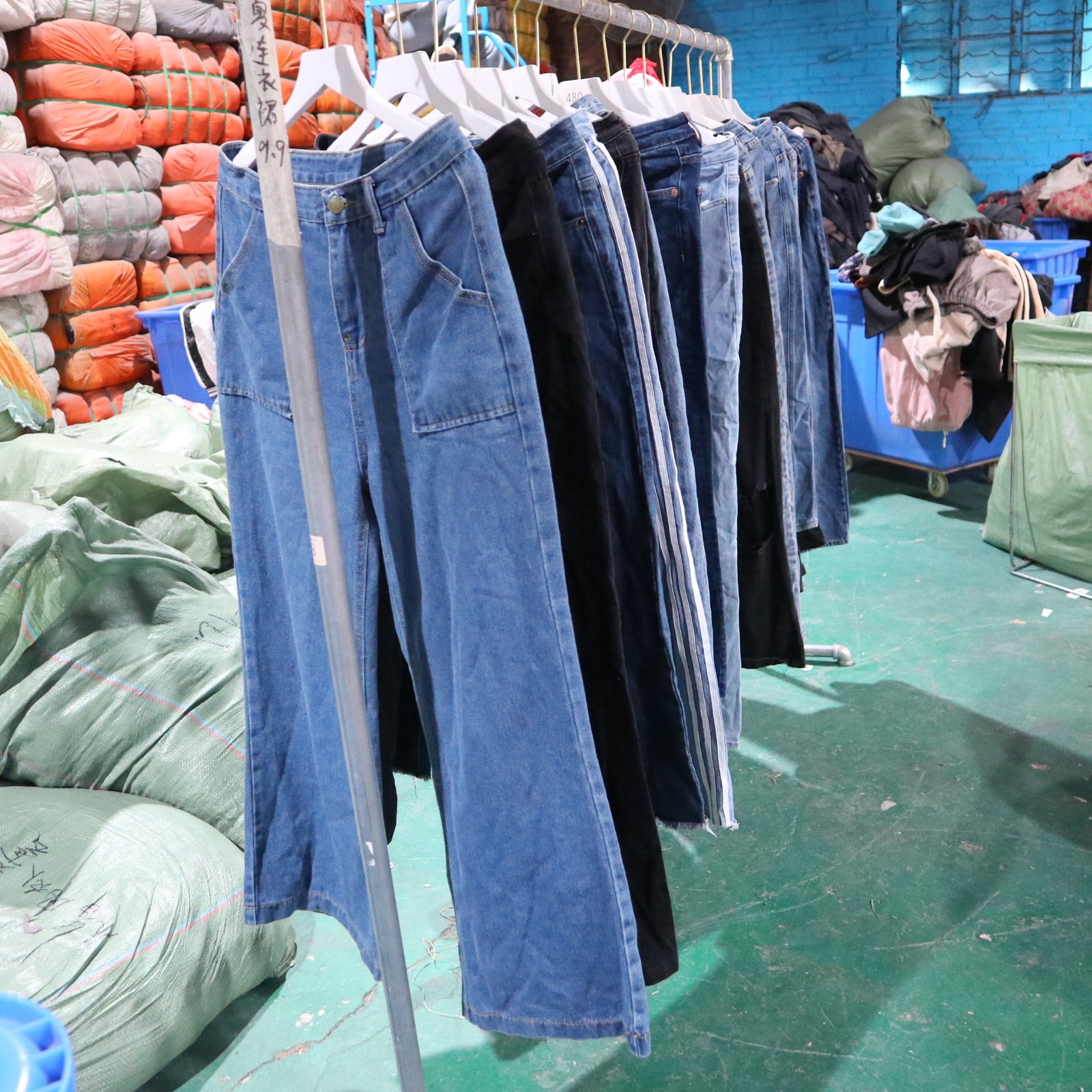 Wide Leg And Baggy Pants Used Clothes 100 Kg Bale Stock Used Clothing Wholesale Summer For Women Denim