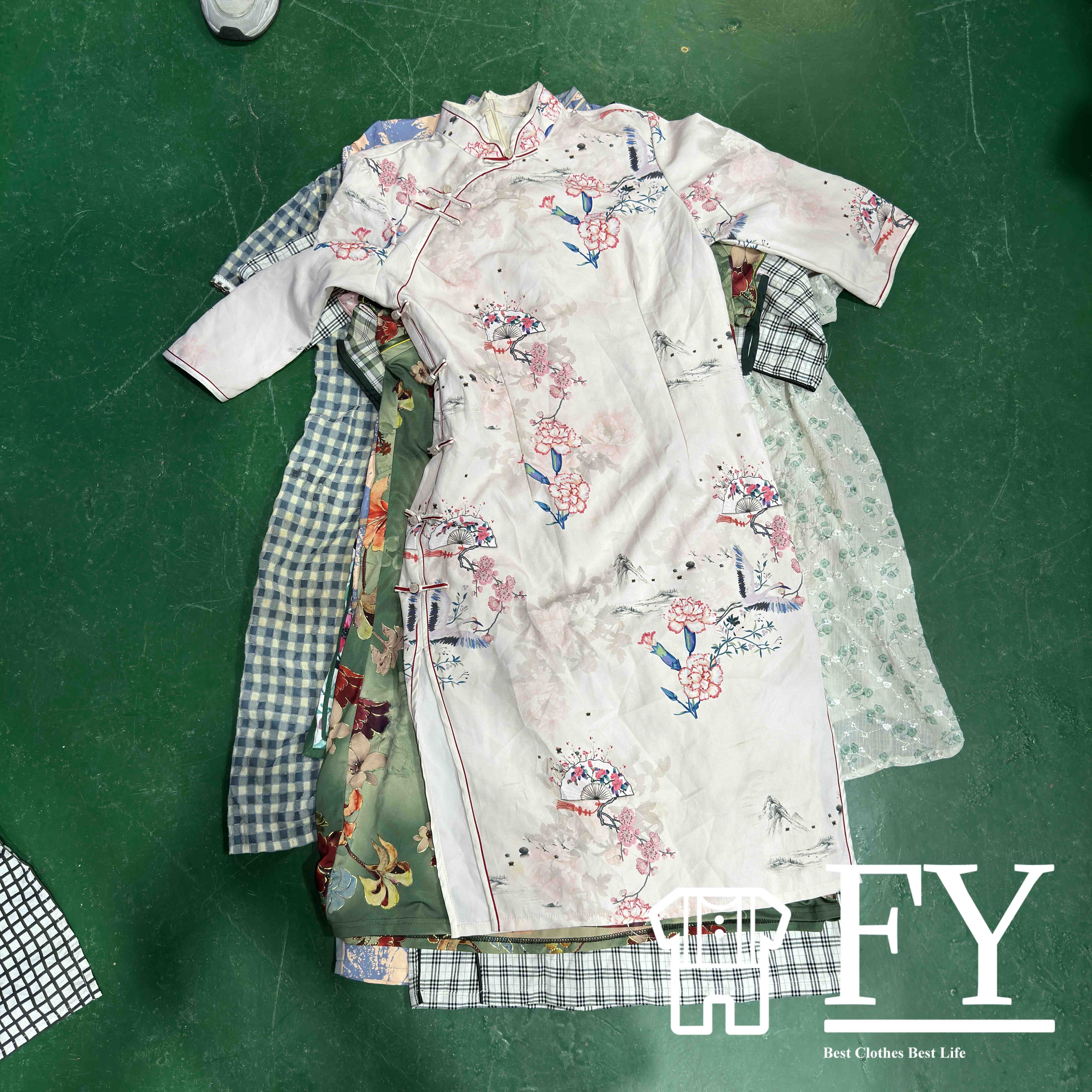 FengYang Used Clothes Bales 20ft container used clothes in bales for sale used girls clothes cheongsam qipao