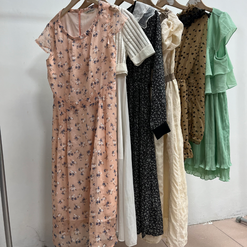 Wholesale of second-hand summer clothing stock women fashion used clothes dress