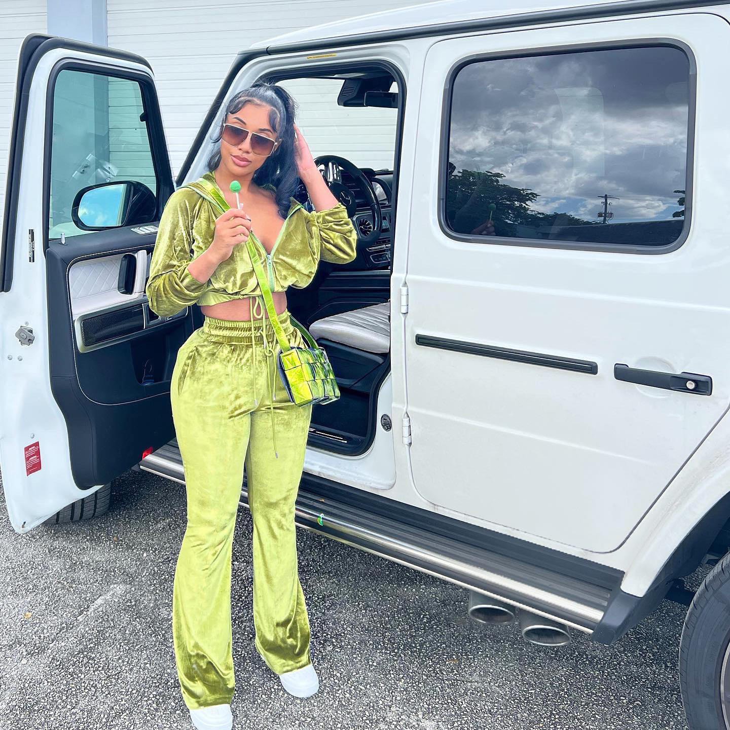 2024 High quality Velvet Sweatpants And Hoodie Set Tracksuit Women's Set