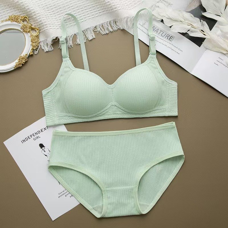 Cotton women's bra set high quality cotton solid color adjustable buckle cute girls and students gathered without rims bra.