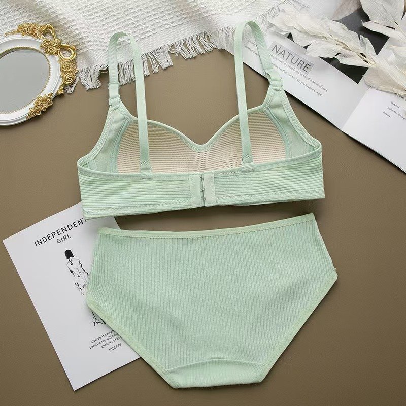 Cotton women's bra set high quality cotton solid color adjustable buckle cute girls and students gathered without rims bra.