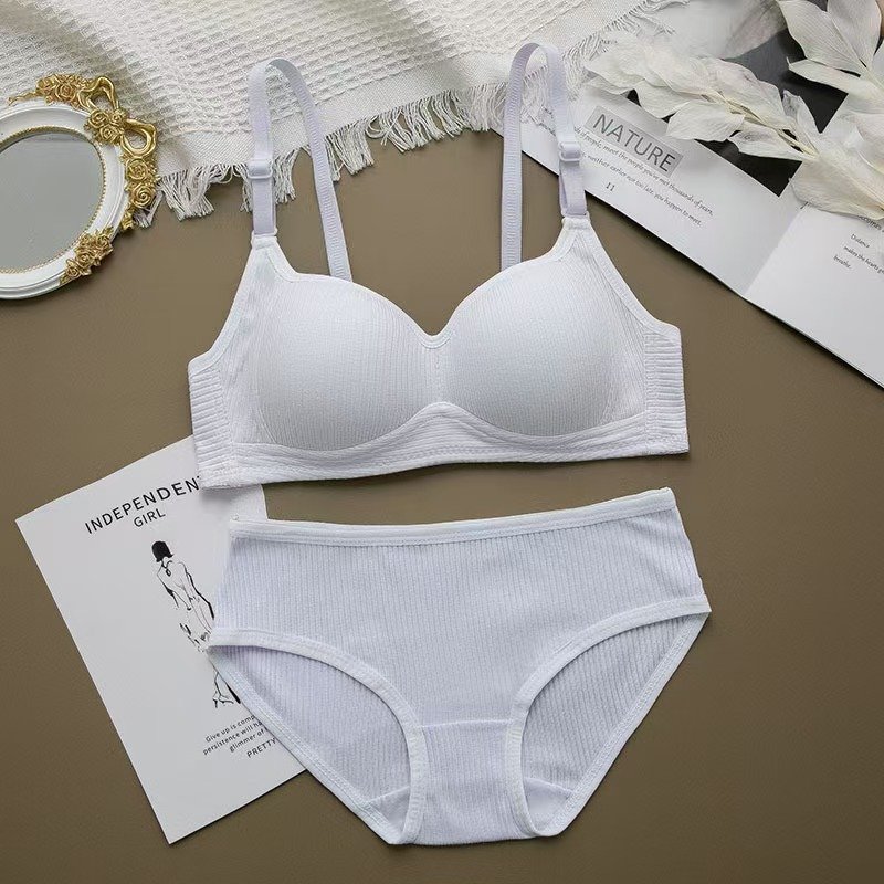 Cotton women's bra set high quality cotton solid color adjustable buckle cute girls and students gathered without rims bra.