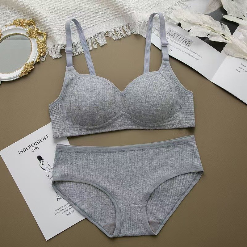 Cotton women's bra set high quality cotton solid color adjustable buckle cute girls and students gathered without rims bra.