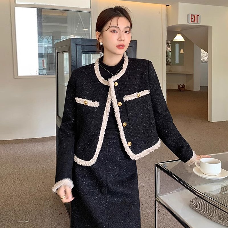 Boutique Wholesale 2024 Autumn New Fashionable Retro Contrasting Coat Versatile Bag Hip Half Skirt Women's Set