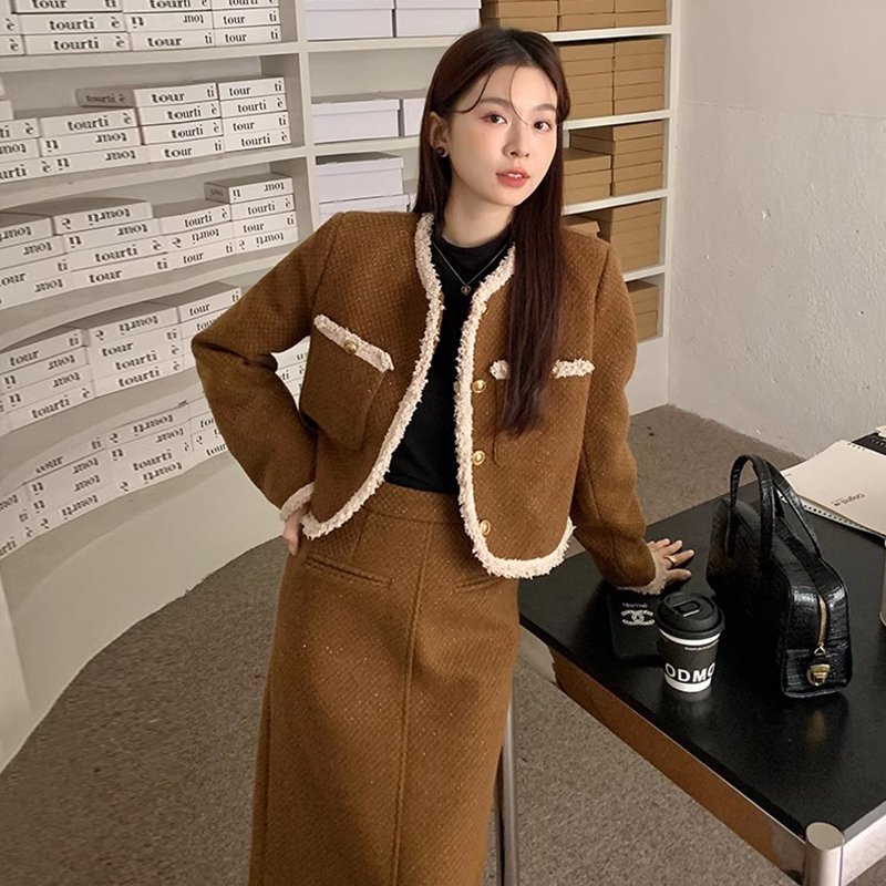 Boutique Wholesale 2024 Autumn New Fashionable Retro Contrasting Coat Versatile Bag Hip Half Skirt Women's Set