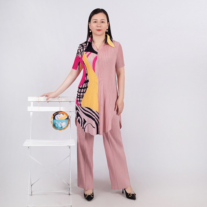 Tianbao pleated clothing 2023 summer new printed lapel short sleeve temperament large size women's pleated two-piece sets