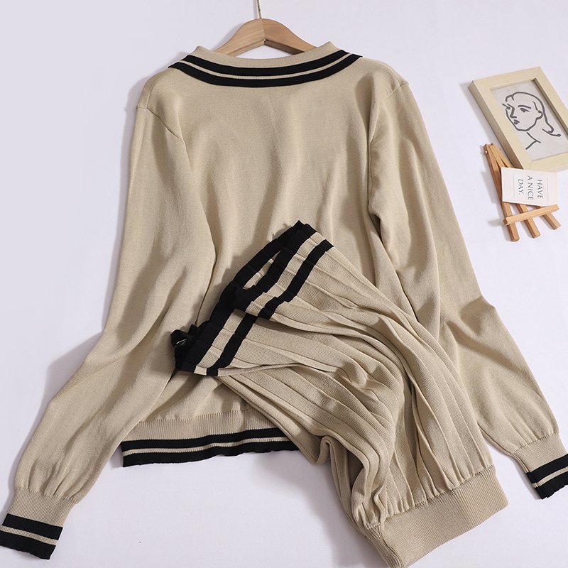 Wholesale 2024 Autumn New Fashionable Age Reducing Lapel Long Sleeved Knitted Sweater Pleated Short Skirt Women's Set